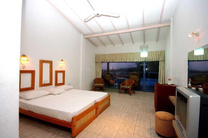 Lavendish Beach Resort Унаватуна Екстериор снимка