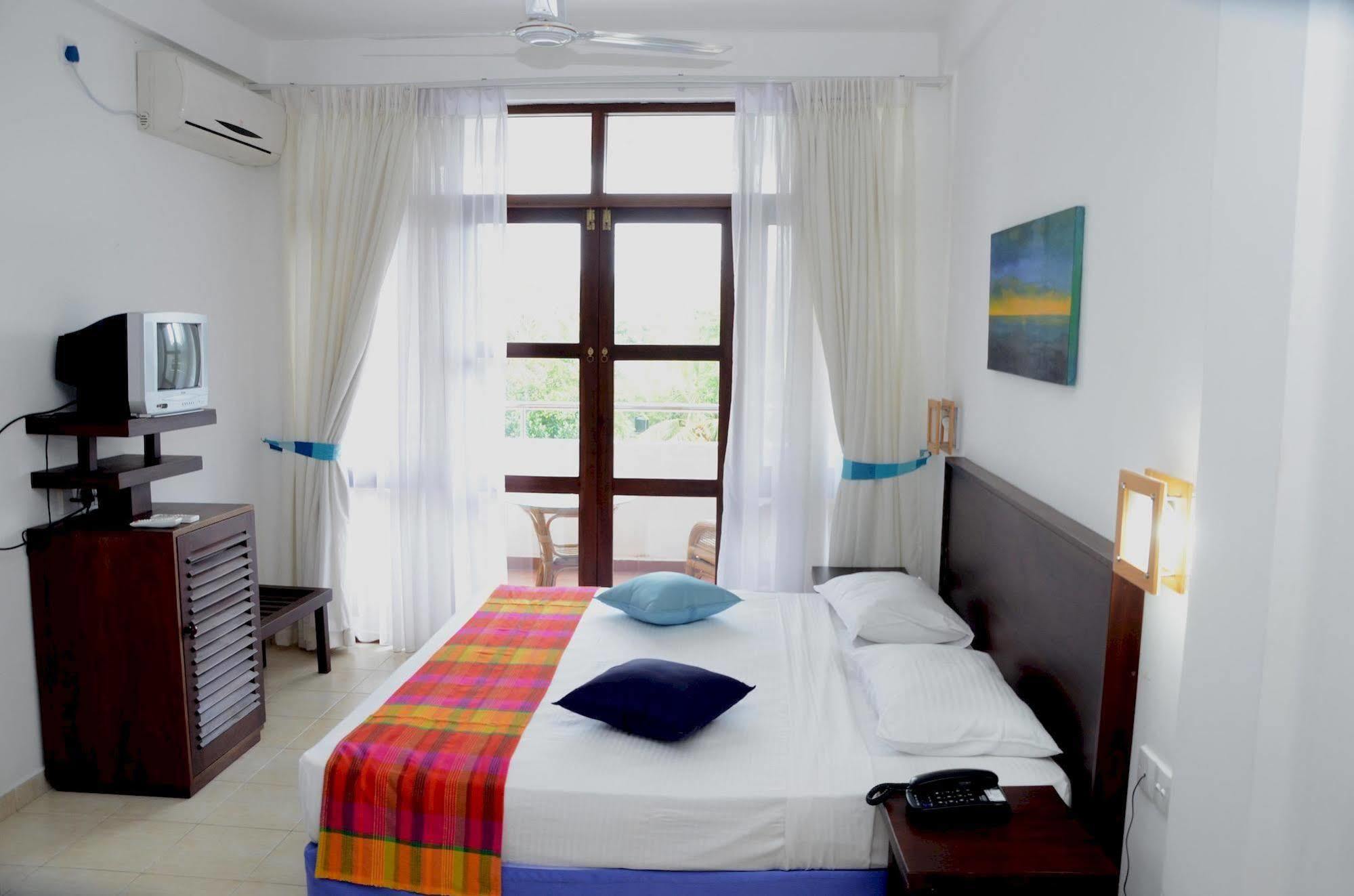 Lavendish Beach Resort Унаватуна Екстериор снимка