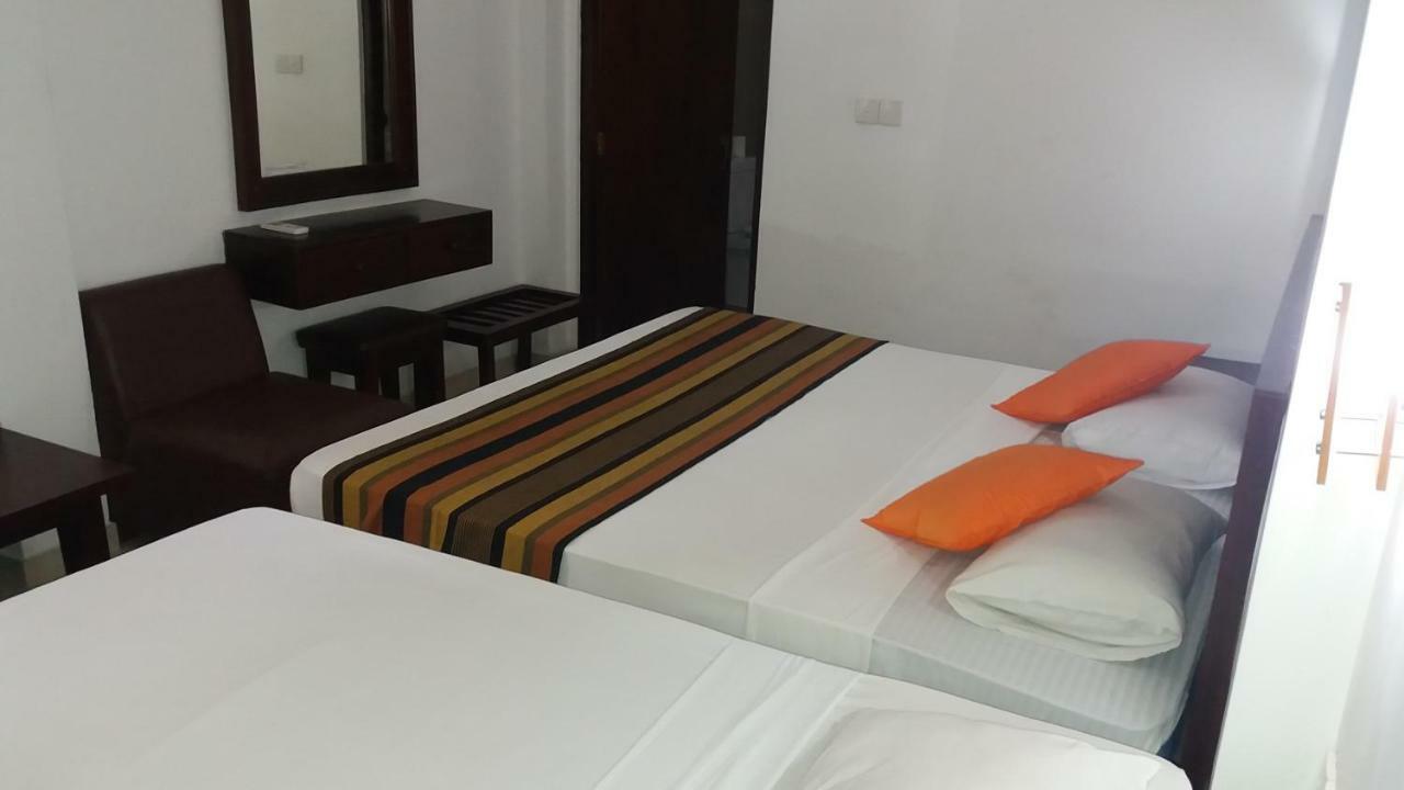 Lavendish Beach Resort Унаватуна Екстериор снимка