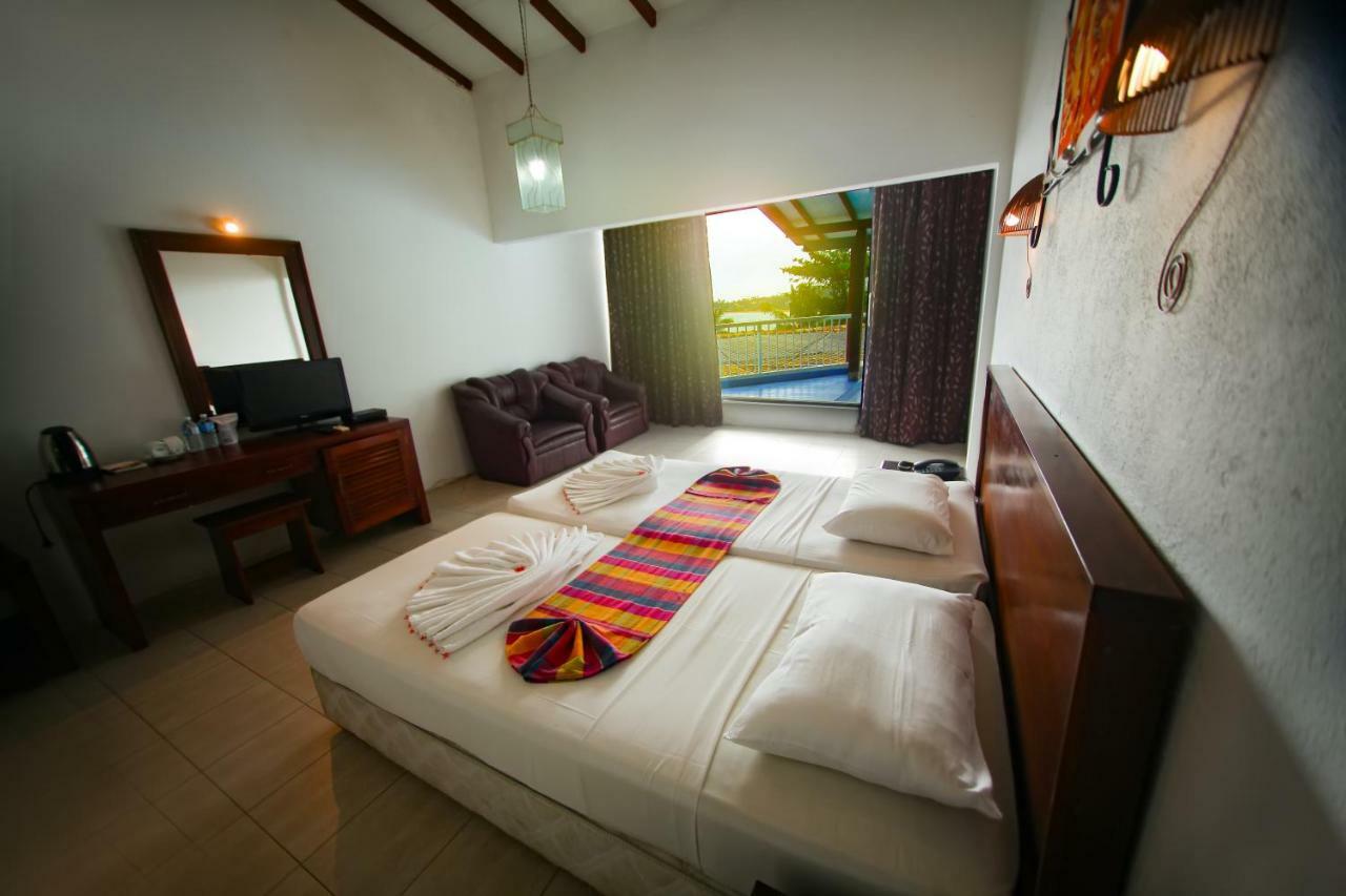 Lavendish Beach Resort Унаватуна Екстериор снимка